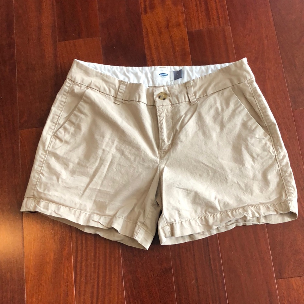 Women’s light tan khaki shorts from Old Navy